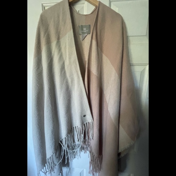Soia & Kyo Light Pink Poncho Cape - Picture 1 of 5